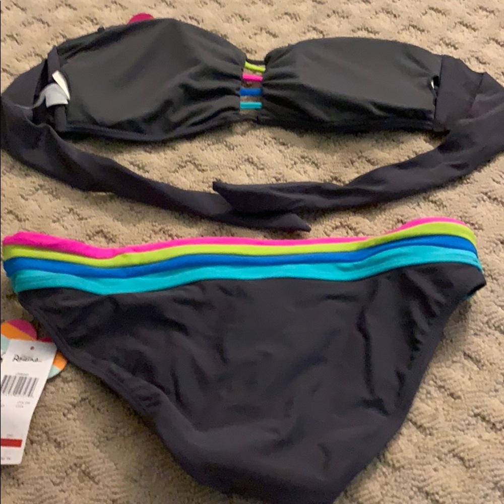 Bikini - Picture 2 of 2